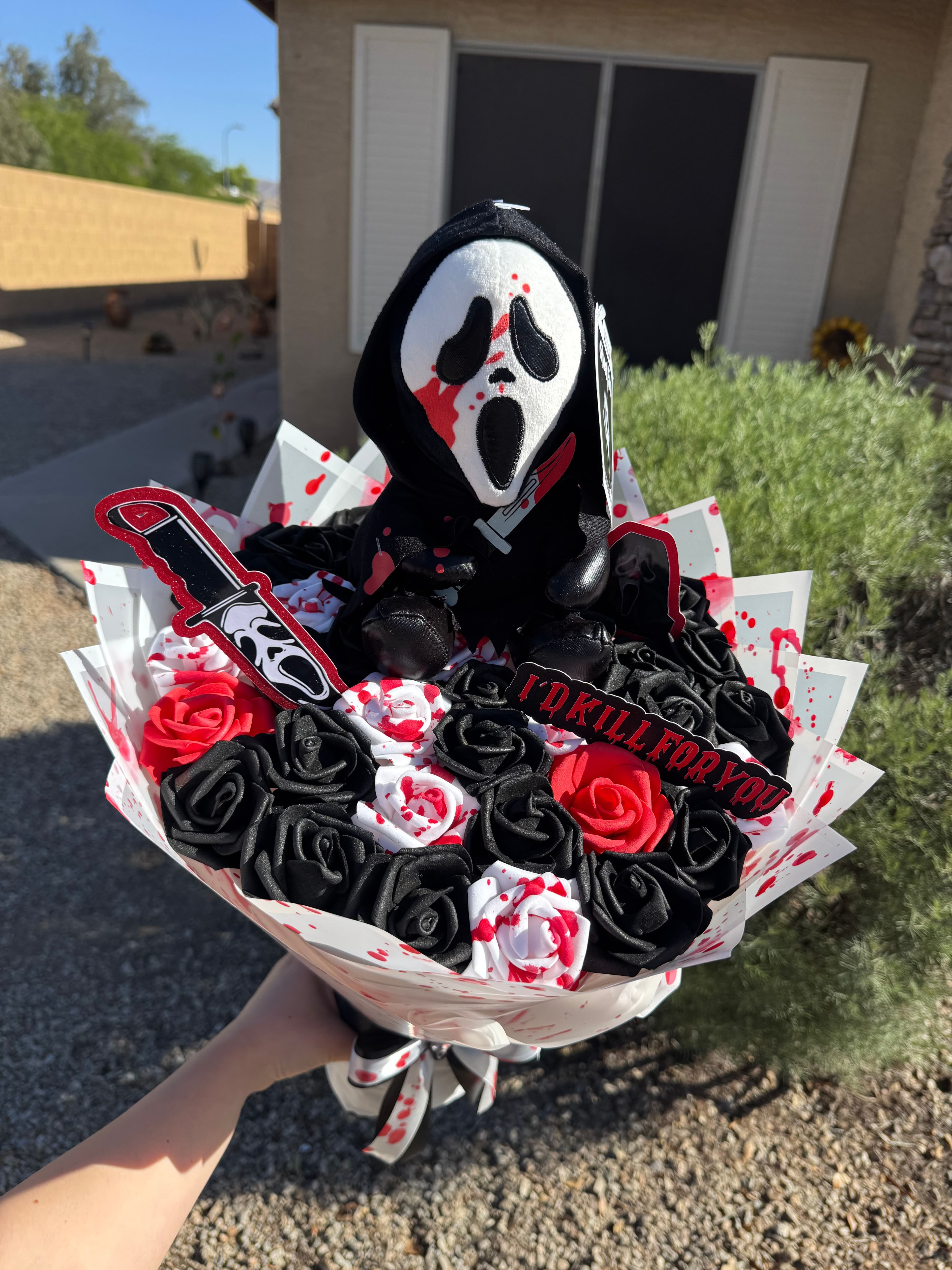 Bloody Ghostface Bouquet with Plush 🩸🔪